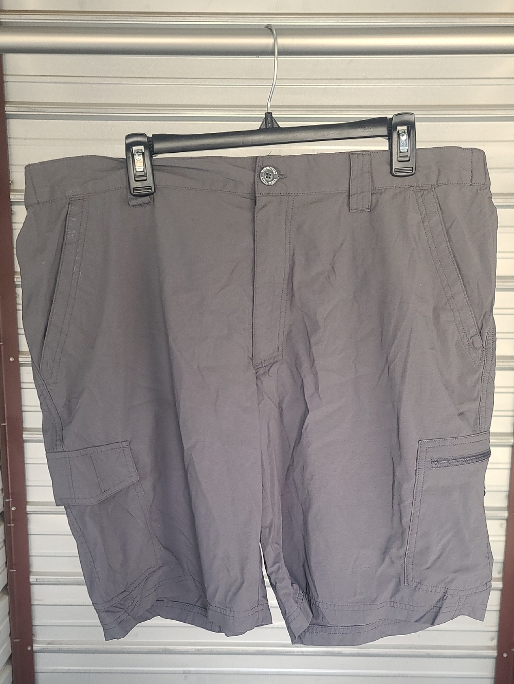Columbia Men's Gray Cargo Shorts